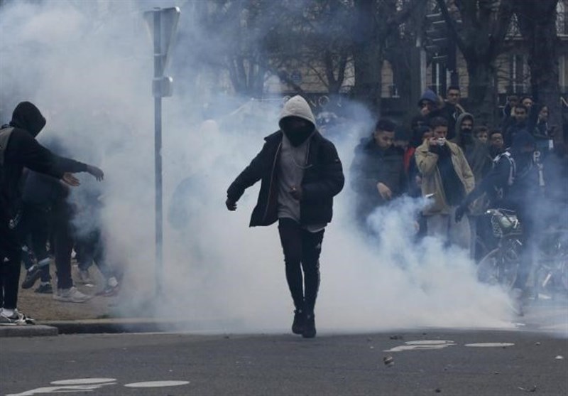 French Police Clash with Youths at Protest Rally, Arrest Eight