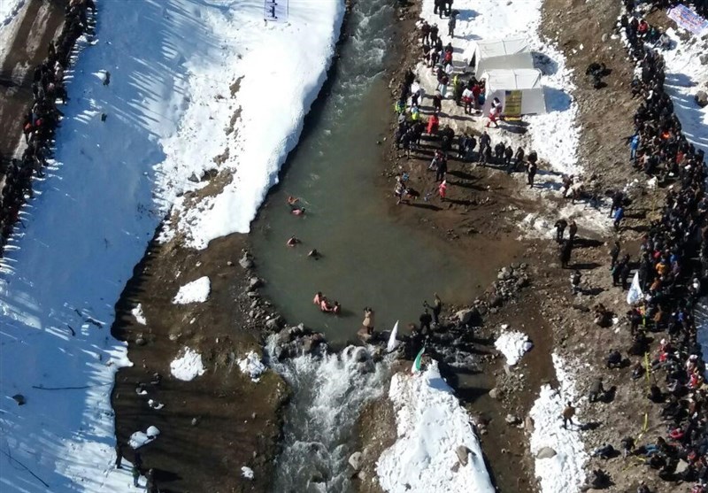رقابت 27 مرد یخی ایران در خیاوچایی مشگین‌شهر/مردانی که در زیر آب سرد و برف لحظات ماندگاری ثبت کردند