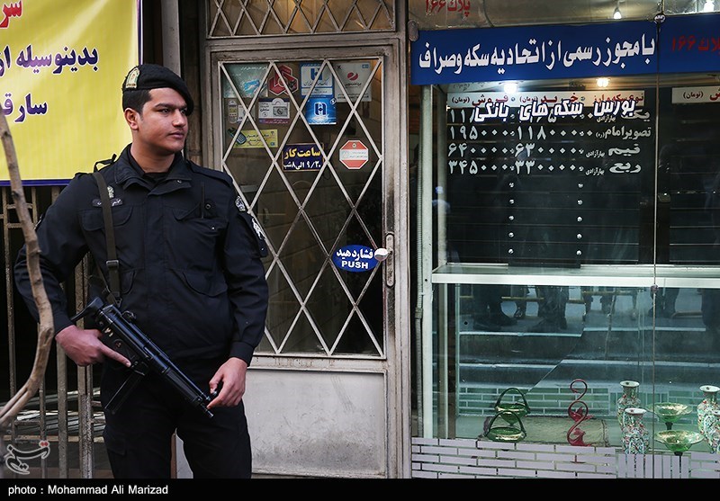رویترز: ایران با ذخایر ارزی 112 میلیارد دلاری توان کافی برای حمایت از ریال دارد