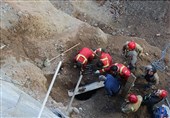 نجات معجزه‌آسای کارگر پس از سقوط در چاه 20 متری + تصاویر