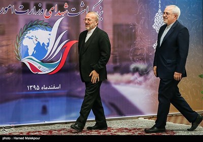 محمدجواد ظریف وزیر امور خارجه و منوچهر متکی در مراسم بزرگداشت شهدای وزارت امور خارجه