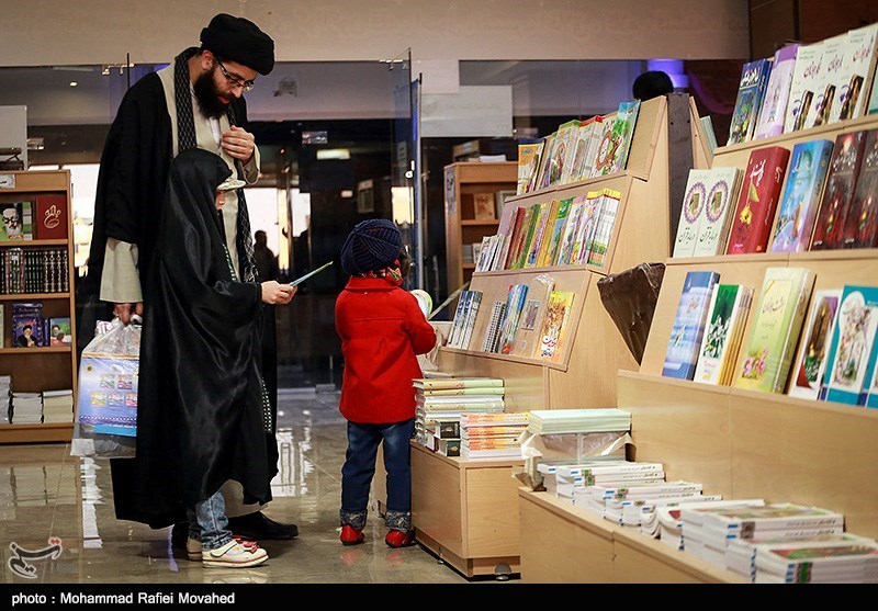 تخفیف 50 درصدی خرید کتاب در نمایشگاه کتاب کامیاران