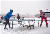 نخستین دوره مسابقات قهرمانی تنیس روی‌میز با اسکی روی یخ + فیلم و عکس