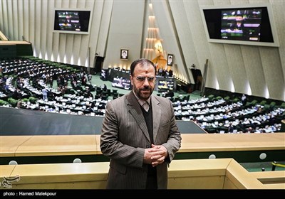 حسینعلی امیری معاون پارلمانی رئیس جمهور در صحن علنی مجلس شورای اسلامی