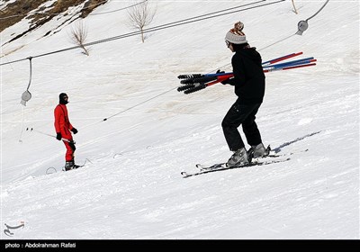 مسابقات اسکی در پیست تاریک دره همدان