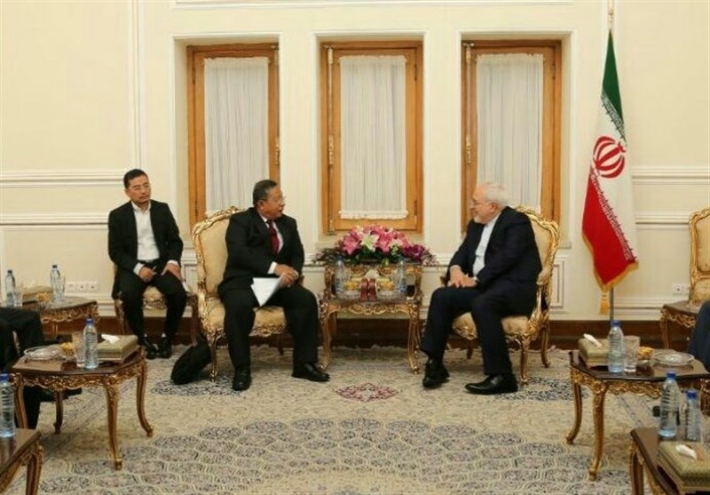 FM Zarif Calls for Closer Tehran-Jakarta Economic Ties