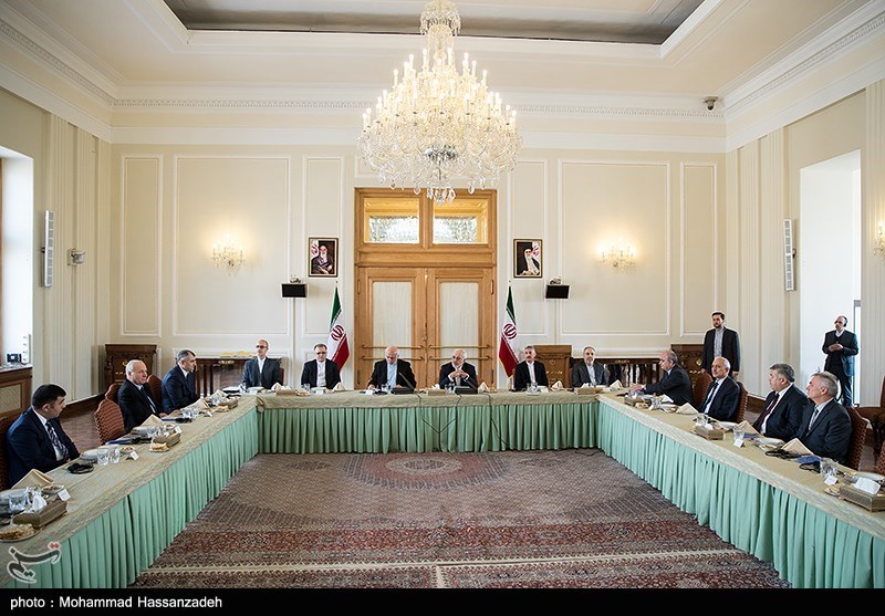 Iranian FM, CIS Envoys Discuss Bilateral Ties