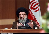 هشدار امام جمعه موقت تهران نسبت به ورود کتابهای تکفیری به نمایشگاه/نامزدهای انتخاباتی نظام را زیر سوال نبرند