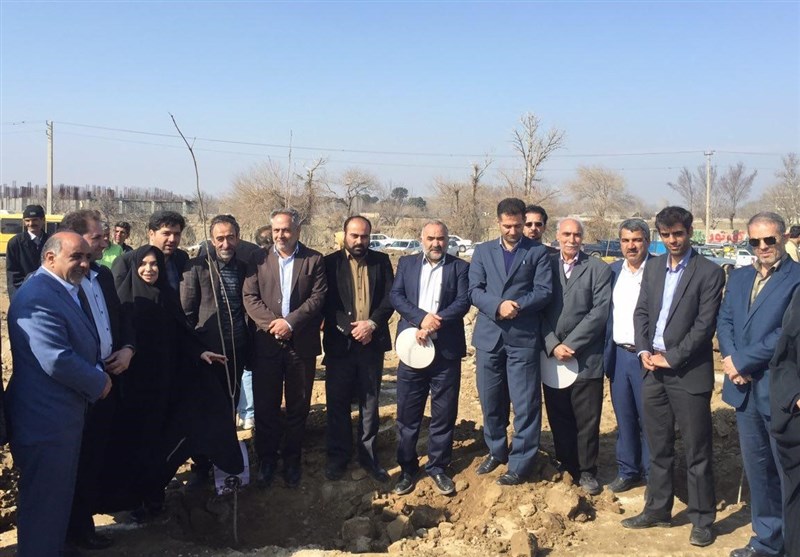 غرس بیش از 260  نهال در شهرقدس؛ سرانه فضای سبز قدس به 10.5 مترمربع رسید