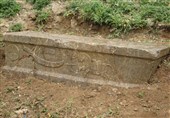 بررسی جزئیات سرقت سنگ قبر تاریخی در چهارمحال و بختیاری + تصاویر