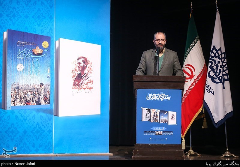مومنی شریف: نویسندگان دفاع مقدس یادآوران ایام الله هستند