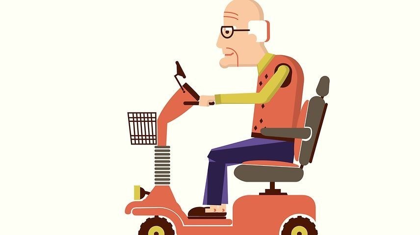 رانندگی پیرمرد 92 ساله با اسکوتر در اتوبان شلوغ+فیلم