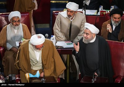 ورود حجت‌الاسلام حسن روحانی رئیس جمهور به مراسم افتتاحیه دومین اجلاسیه دوره پنجم مجلس خبرگان رهبری