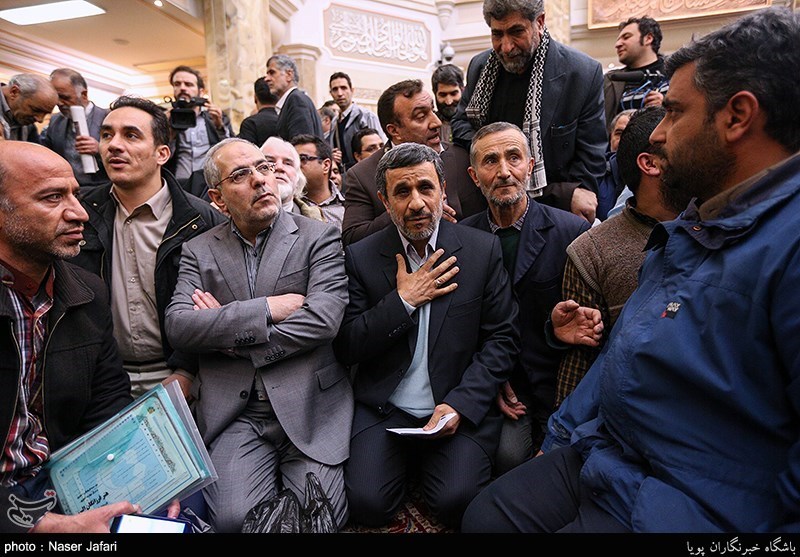حضور احمدی‌نژاد در مراسم چهلم شهدای آتش‌نشان حادثه پلاسکو