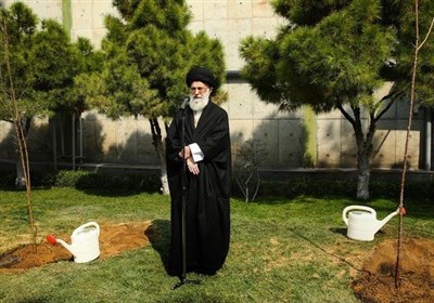 بیانات رهبر پس از کاشت نهال به مناسبت هفته منابع طبیعی