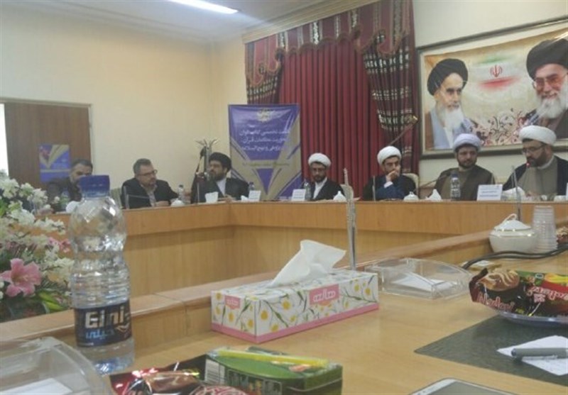 قم| نشست کتاب خوان ویژه طلاب غیر ایرانی در قم برگزار شد