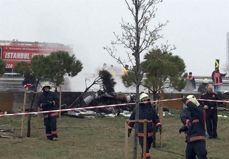 5 کشته در سقوط بالگرد در استانبول + عکس