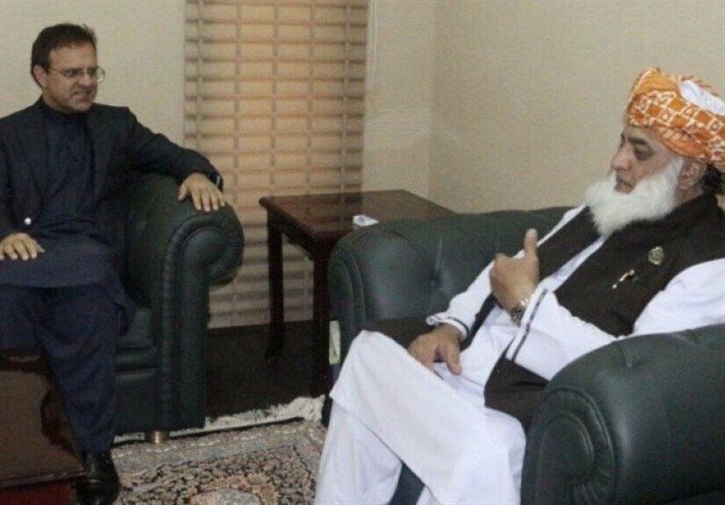 پاک افغان تناﺅ کم کرنے کے لیے افغان سفیر نے مولانا فضل الرحمان سے مدد مانگ لی