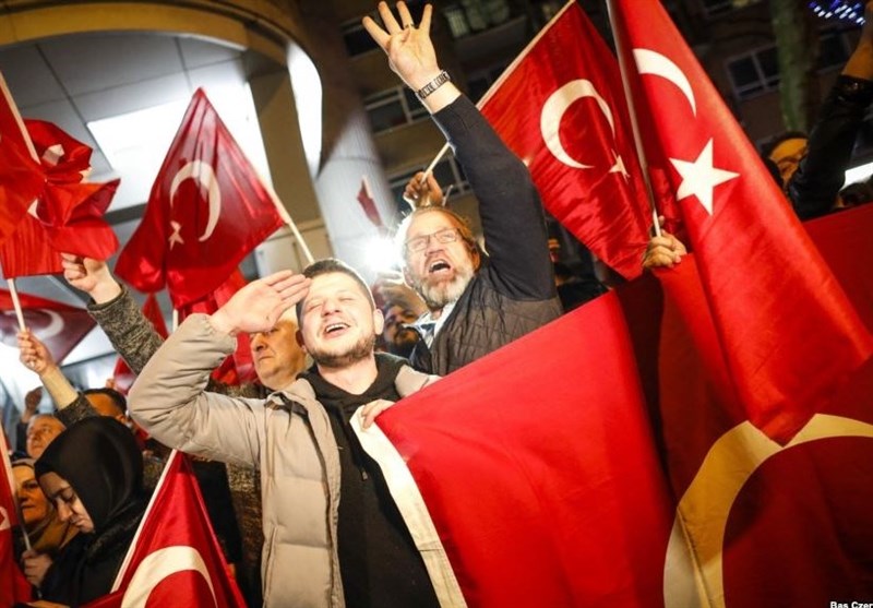 پلیس هلند تجمع حامیان اردوغان را بر هم زد