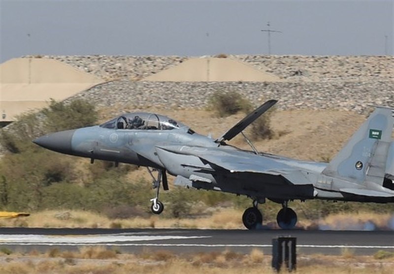 سعودی جنگی طیاروں کا مسافروں پر حملہ؛ دو یمنیوں کی شہادت