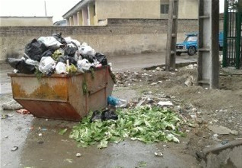 اعتصاب دامنه‌دار کارگران شهرداری بروجرد و خودداری از جمع‌آوری زباله‌ها