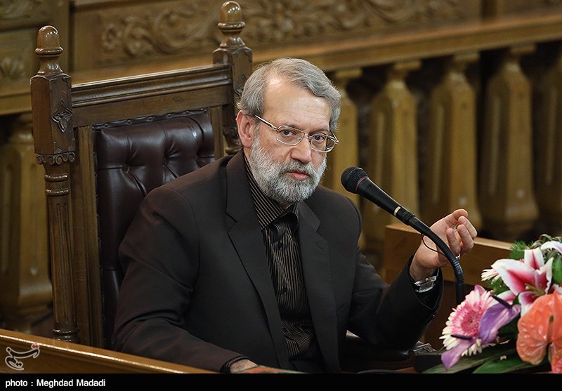 لاریجانی یؤکد على التزام طهران بالاتفاق النووی