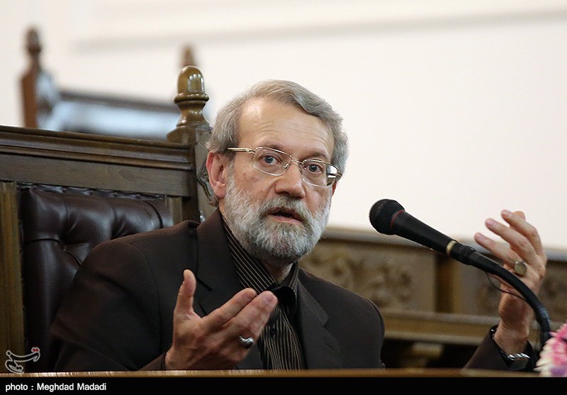توصیه لاریجانی به شوراها: با دید منفی مسائل را دنبال نکنید/ دولت طرح اختیارات متمرکز به استان‌ها را پیگیری کند