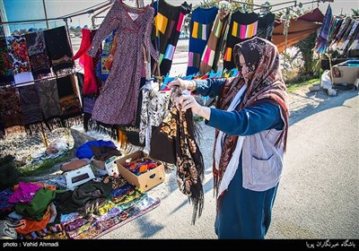 التسوق في اطراف برج قابوس في محافظة كلستان