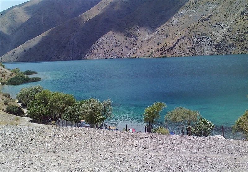 دریاچه گهر، فیروزه ای بر دامان اشترانکوه