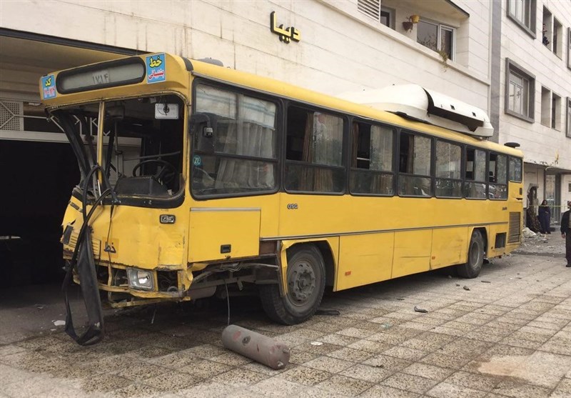 اتوبوس خط واحد در بلوار جمهوری شیراز واژگون شد؛ مصدومیت 15 شهروند