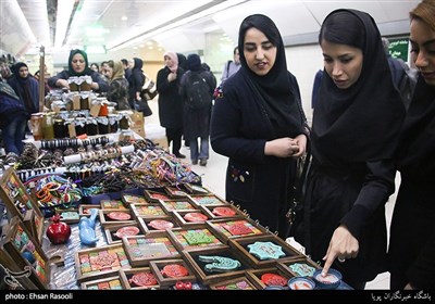 سوق ولی عصر(عج) فی طهران قبل عید النوروز