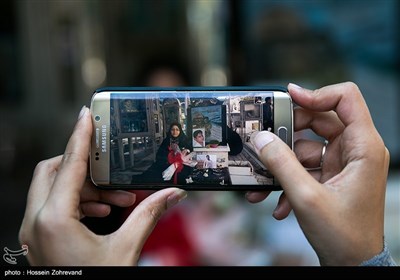 Families of Iranian Martyrs Commemorate Loved Ones ahead of Nowruz