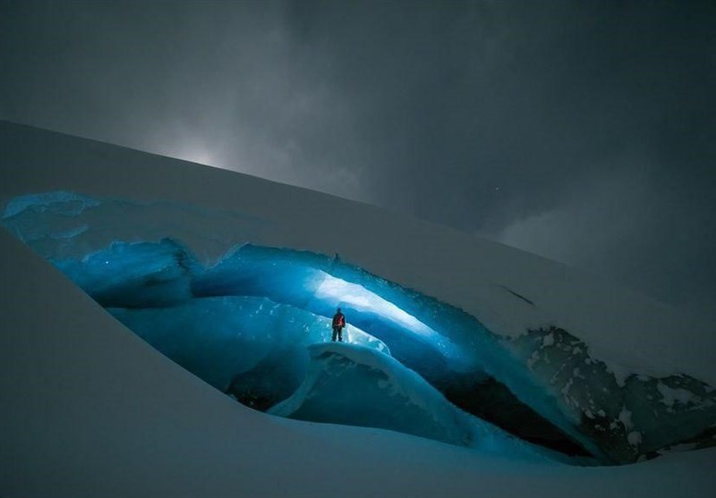 عکس روز نشنال جئوگرافیک؛ غار یخی در کانادا