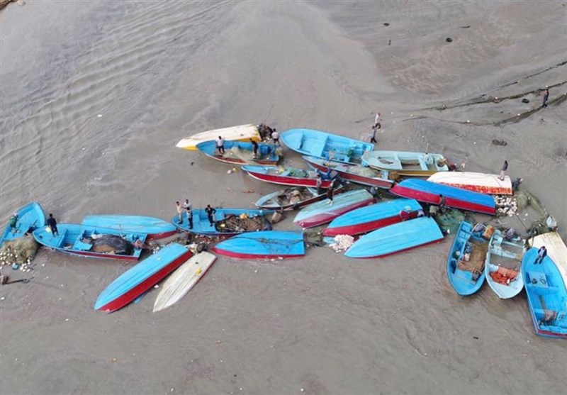 200 قایق صیادی در طغیان آب دریا در شهرستان دیر خسارت دید