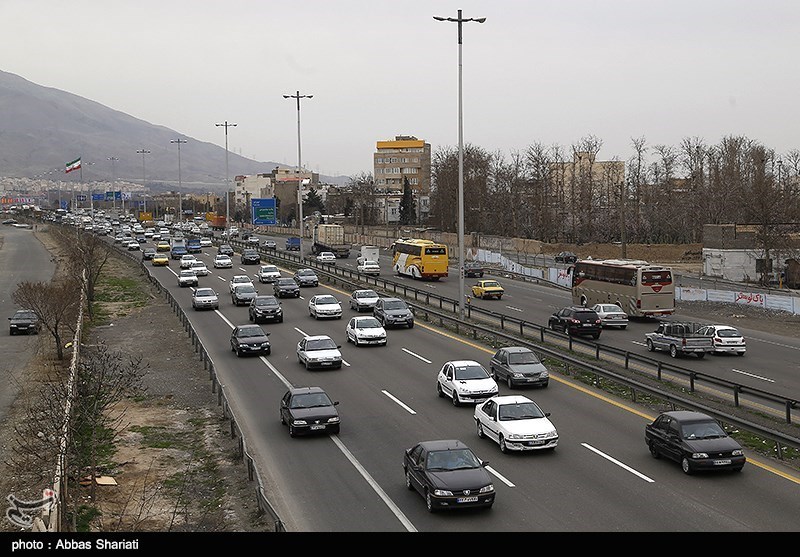 ترافیک نیمه سنگین در آزادراه‌های استان قزوین/رانندگان در لاین اضطراری بزرگراه‌ها توقف نکنند