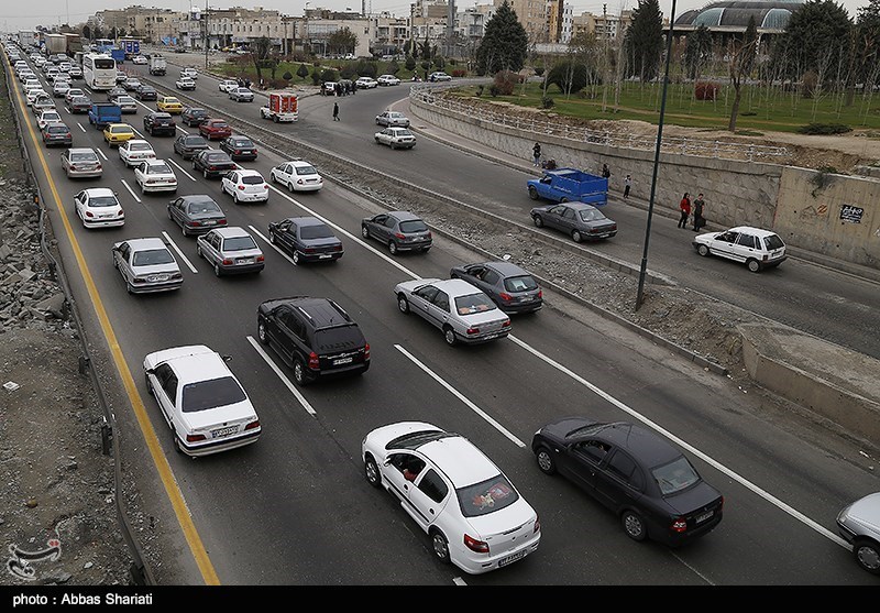 ترافیک در آزادراه‌های استان قزوین نیمه‌سنگین است