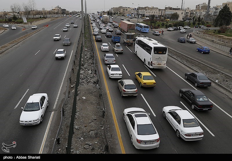 ترافیک در آزادراه‌های استان قزوین نیمه‌سنگین است