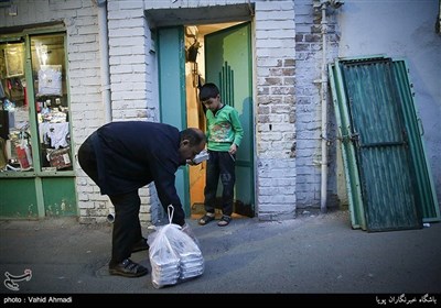 توزیع غذا نذری در محلات محروم تهران