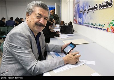 غلامرضا انصاری در اولین روز ثبت‌نام انتخابات شورای شهر تهران
