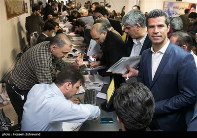 هادی ساعی در اولین روز ثبت‌نام انتخابات شورای شهر تهران