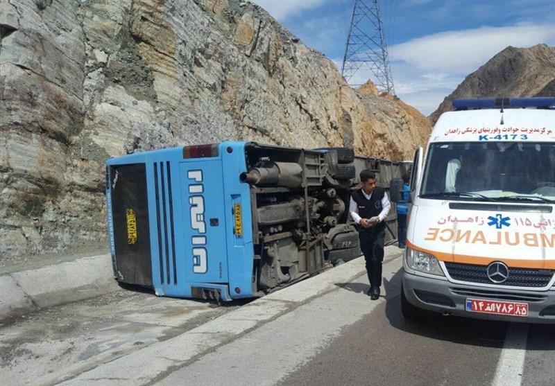 20 مصدوم حادثه واژگونی اتوبوس در گردنه حیران به بیمارستان اردبیل انتقال یافتند