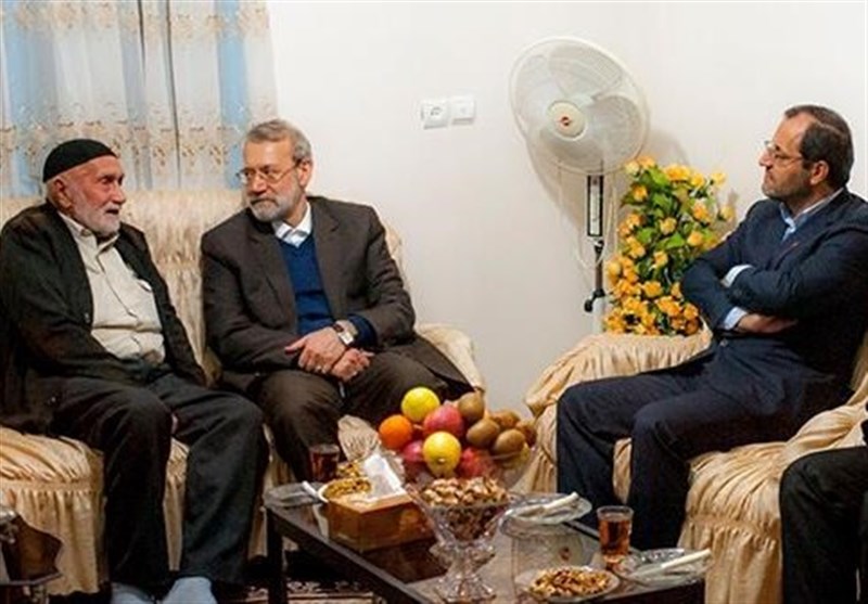 رئیس مجلس شورای اسلامی با خانواده شهیدان کرم یار دیدار کرد