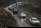 ترافیک کرج-چالوس سنگین است/ برف و کولاک سبب کندی تردد در محورهای مواصلاتی استان البرز