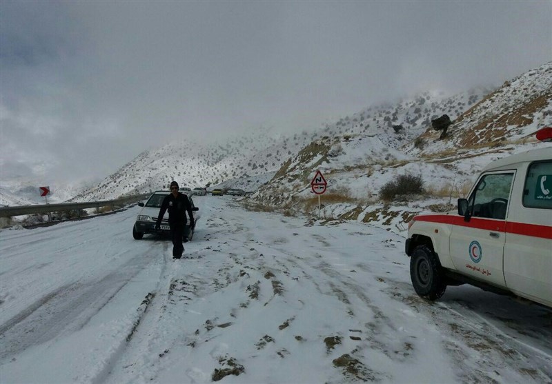 60 خودروی گرفتار در برف محور شاهرود ـ توسکستان ـ گرگان رهاسازی شدند/نجات 240 مسافر گرفتار در برف+عکس