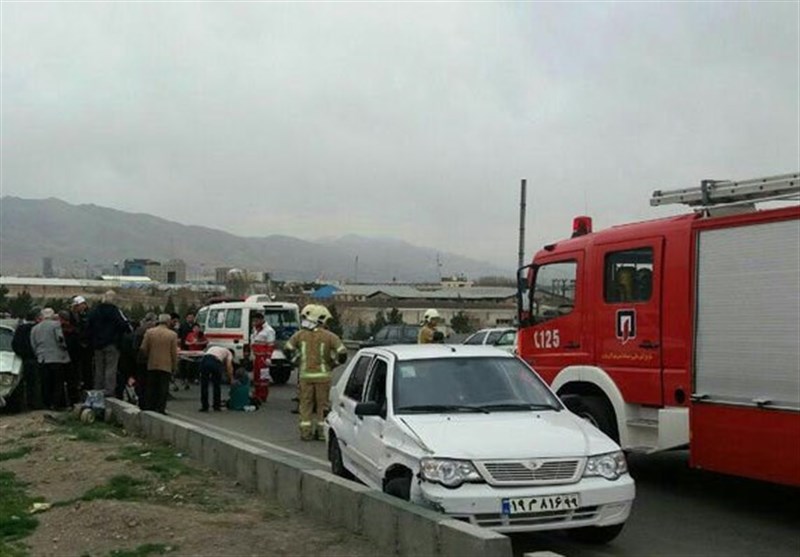 واژگونی مینی‌بوس در بزرگراه معلم اصفهان با 25 مصدوم