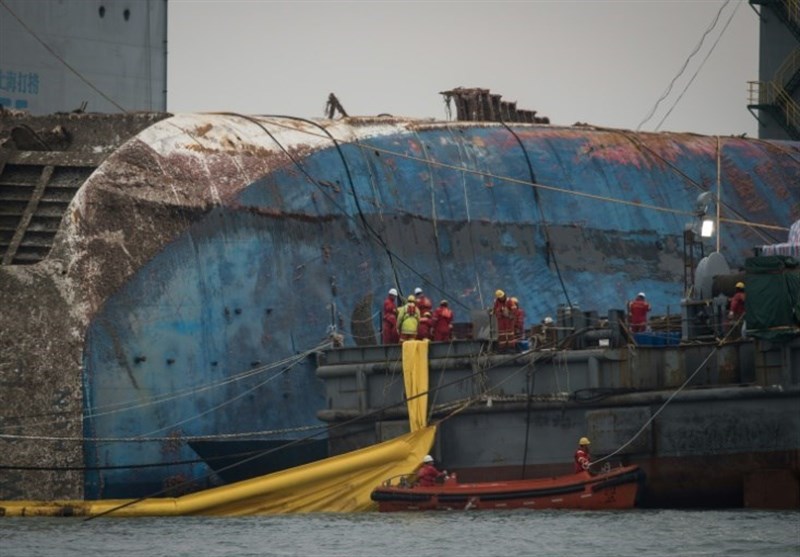 South Korea Prepares to Move Sunken Sewol Ferry to Port