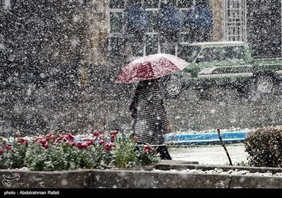 ایران کے شہر ہمدان میں موسم بہار کی پہلی برفباری