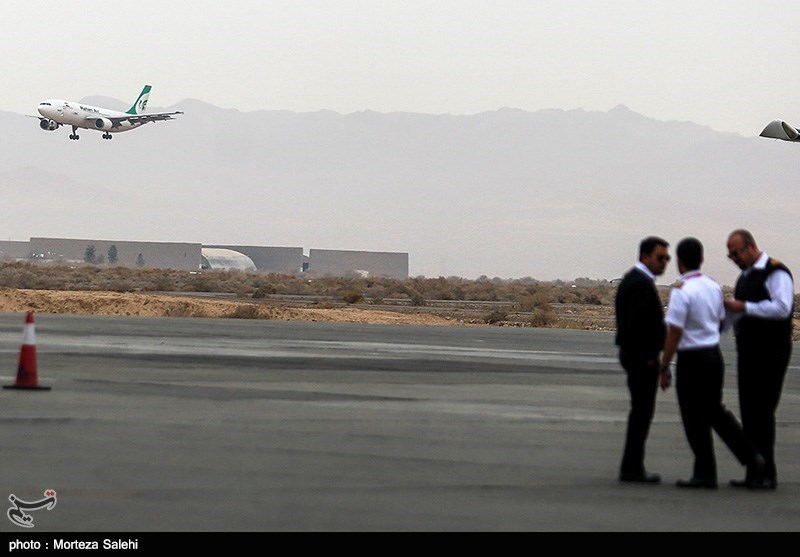 فرود هواپیمای آبادان ـ تهران در اصفهان به علت &quot;محدودیت پذیرش پرواز&quot; در مهرآباد