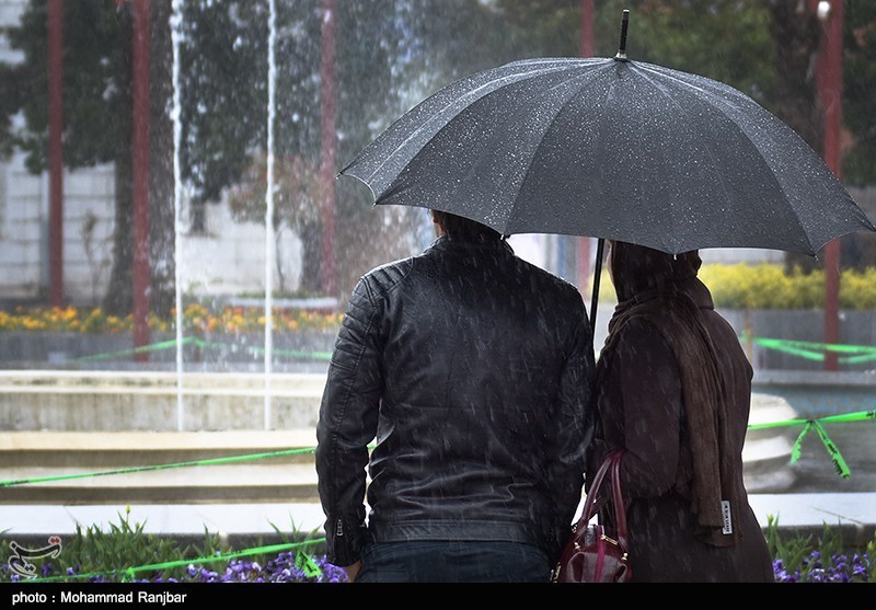 آسمان استان اصفهان در روز طبیعت بارانی است