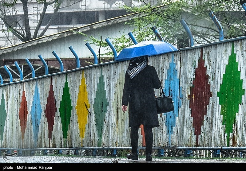 بارش باران و‌ وزش بادهای نسبتا شدید قزوین را در برمی‌گیرد